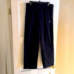 Women’s Nike Thermafit Sweatpants - L